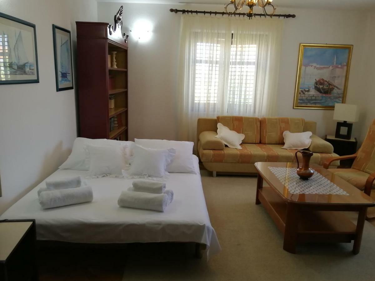 Apartman Mladenka 수페타르 외부 사진